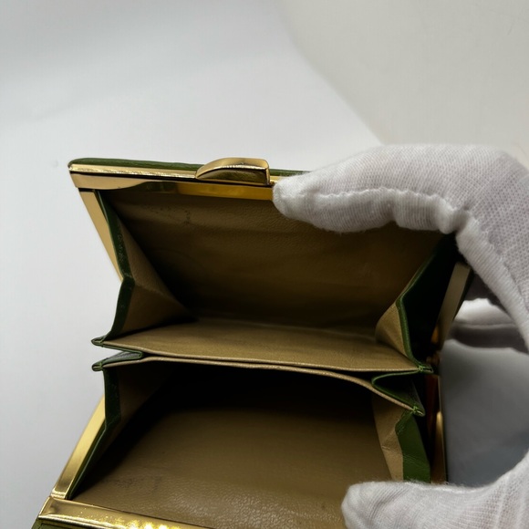 GUC Givenchy Vintage Green Ostrich Leather Compact Leather - Picture 9 of 9